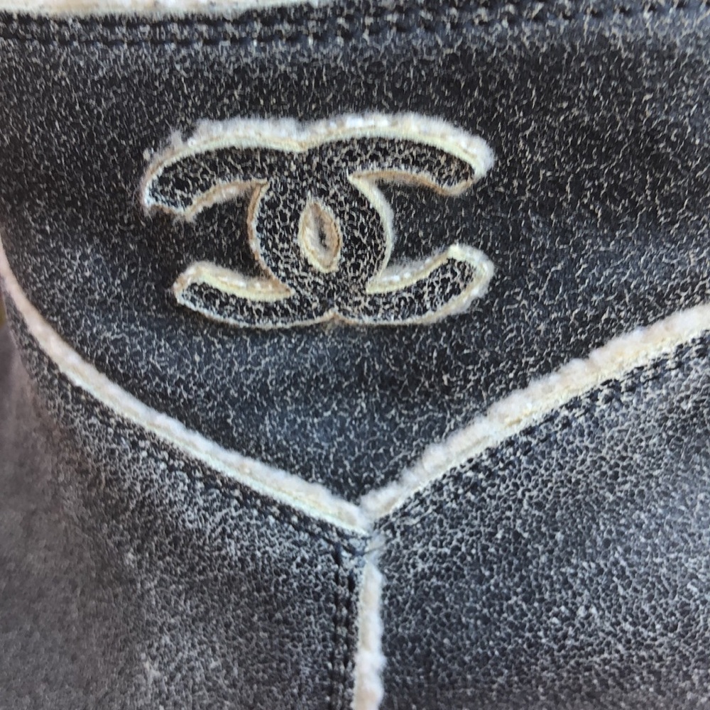 CHANEL grey leather ankle boots size 70, heels 1.5” - Picture 3 of 8